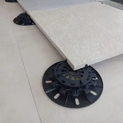 Supporti regolabili per la posa sopraelevata di piastrelle da 2 cm